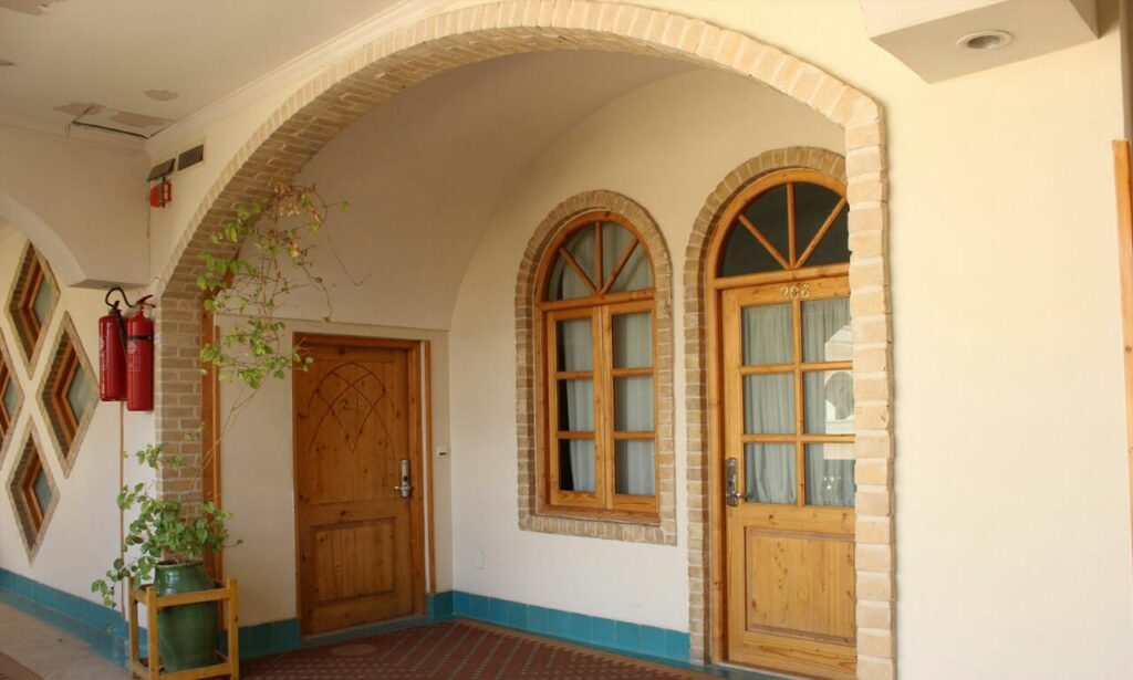 دانلود مقاله درب و پنجره های سنتی (آشنایی با معماری اسلامی)